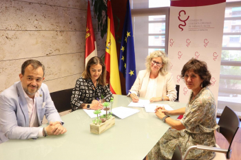 El Gobierno regional firma un convenio de colaboración con el Consejo de Colegios de Farmacéuticos en materia de drogodependencias 
