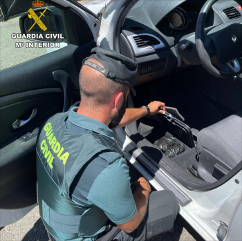 La Guardia Civil detiene e un individuo en la A-2, a la altura de Alcolea del Pinar, por tráfico de drogas