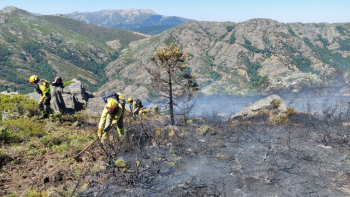 ACTUALIZACIÓN: Continúan las labores para encauzar el incendio de Cantalojas y el de la Peña Hueva ya está controlado