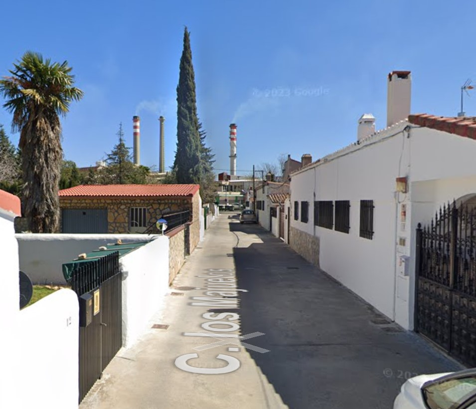 Foto: El robo se produjo en la calle Majuelos de Azuqueca / Google Maps