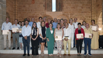 Los padrinos de los sillares de la iglesia de Santiago de Sigüenza reciben sus certificados en una gala
