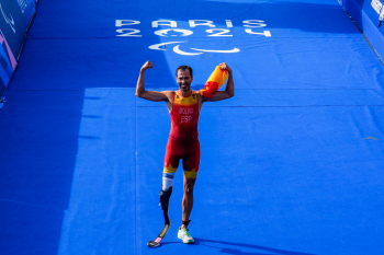 Dani Molina, oro en la prueba de triatlón en los Paralímpicos de París