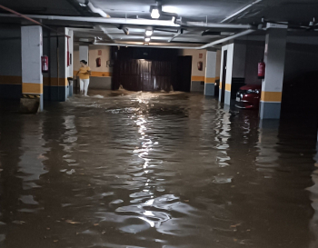 LOS VECINOS DENUNCIAN. Inundaciones en los garajes de la calle Jaraba, en Los Manantiales