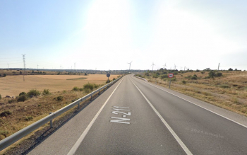 Fallece un motorista al colisionar con un turismo en la N-211 a la altura de Luzón