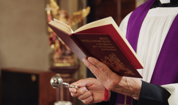 El exorcista de la Diócesis, una década de lucha contra el diablo