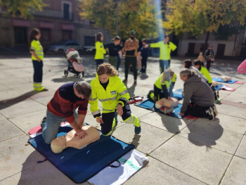 La UVI de Molina instruye nuevas "manos que salvan vidas" al ritmo de la Macarena