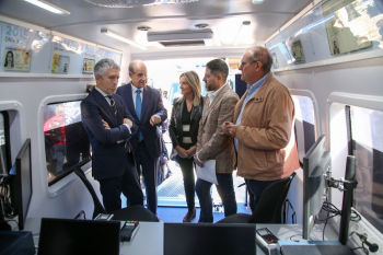 Grande-Marlaska elige Brihuega para presentar las 80 unidades móviles que expedirán DNI y pasaporte en diez minutos en zonas rurales